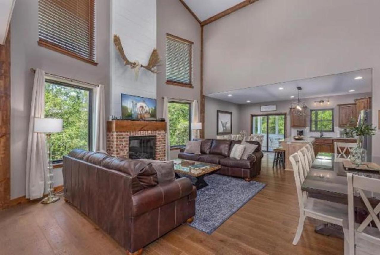 Premier Retreat With Hot Tub, Theater & Pool Table Villa Hollister Eksteriør bilde